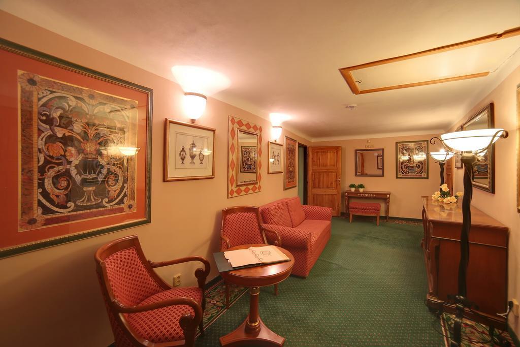 Pension Masonic House Loket ภายนอก รูปภาพ