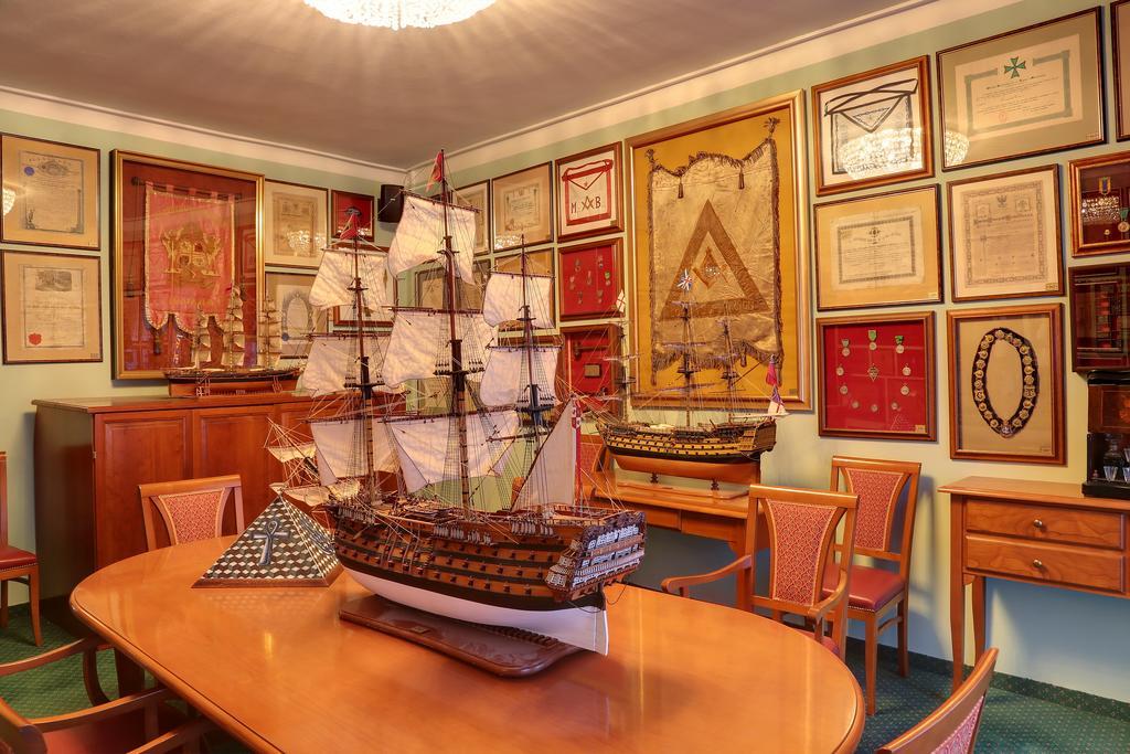 Pension Masonic House Loket ภายนอก รูปภาพ