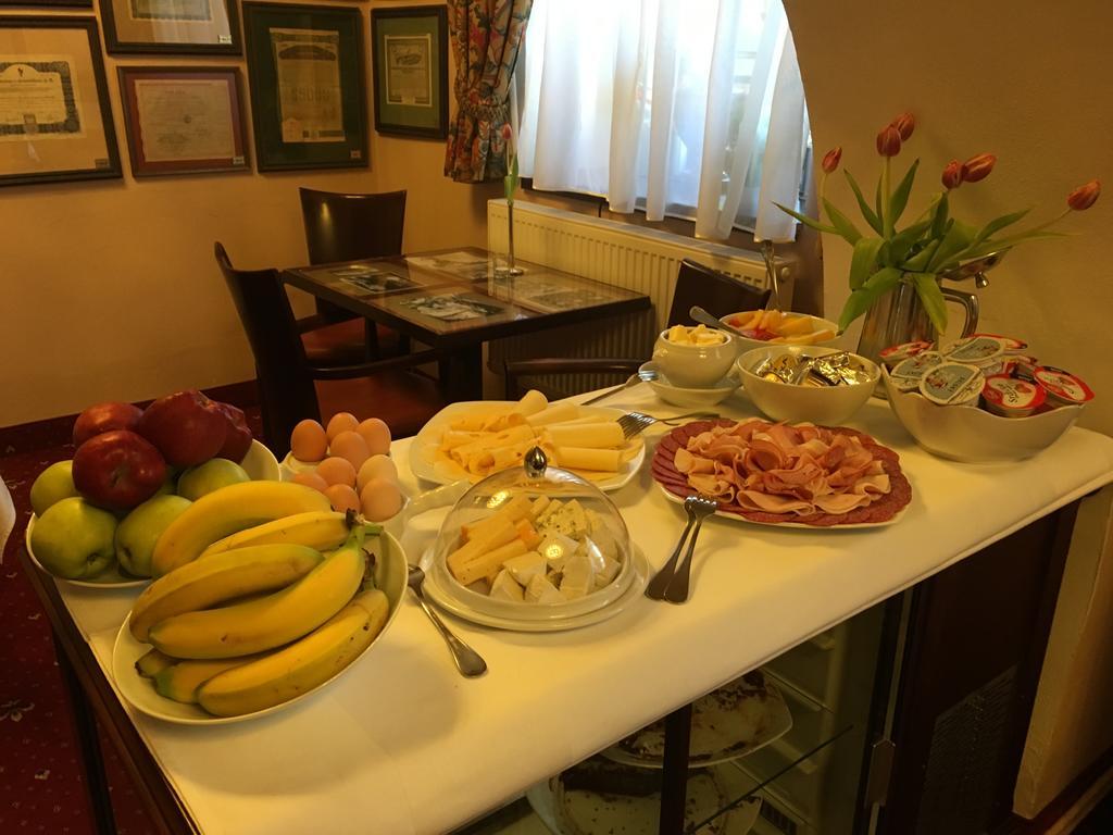 Pension Masonic House Loket ภายนอก รูปภาพ